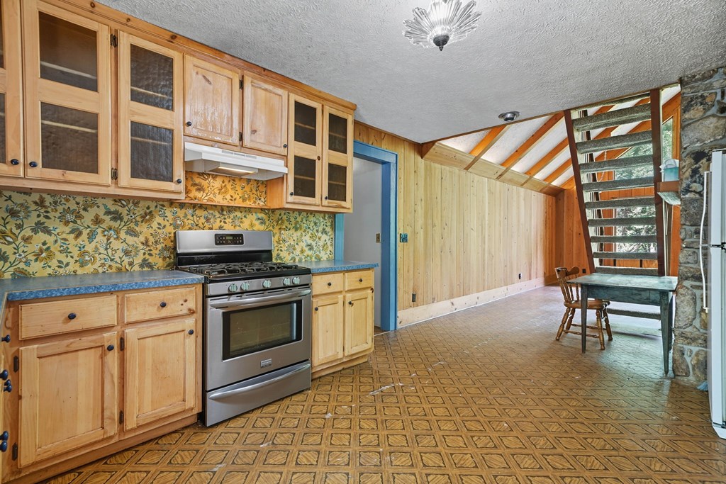 20 Sweetwater Trail Jasper, GA 30143 - Photo 15 of 46 a kitchen with stainless steel appliances granite countertop a stove and a refrigerator