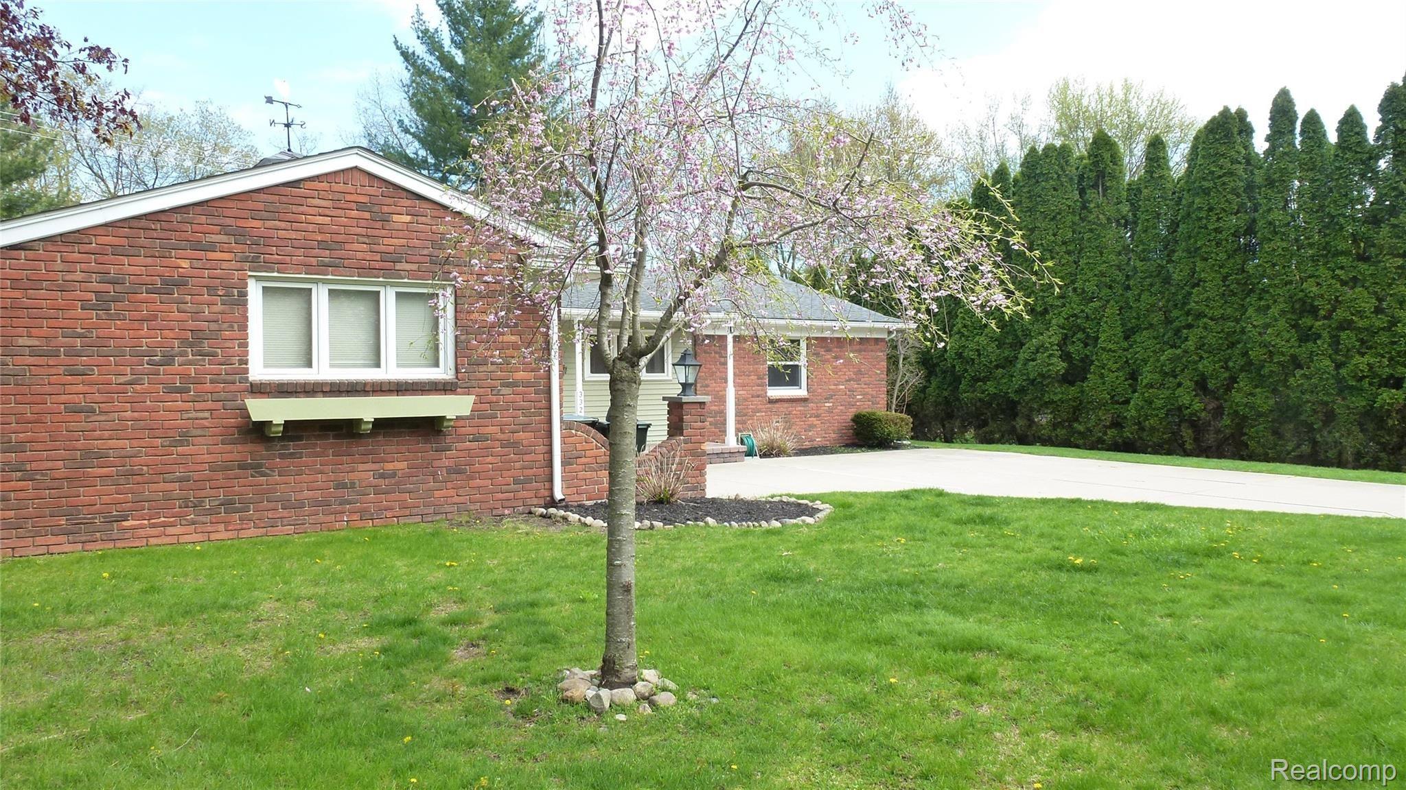 332 Texas Avenue Rochester, MI 48309 - Photo 24 of 28 P1030065.JPG