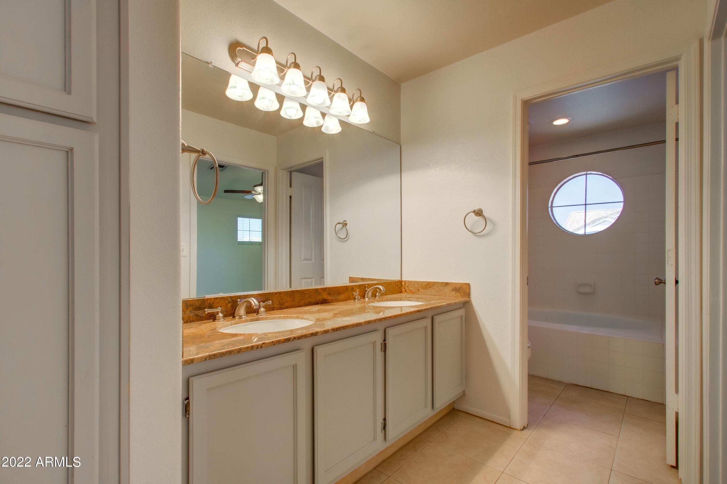 1146 East Frye Road Phoenix, AZ 85048 - Photo 15 of 18 015_Second Primary Bathroom