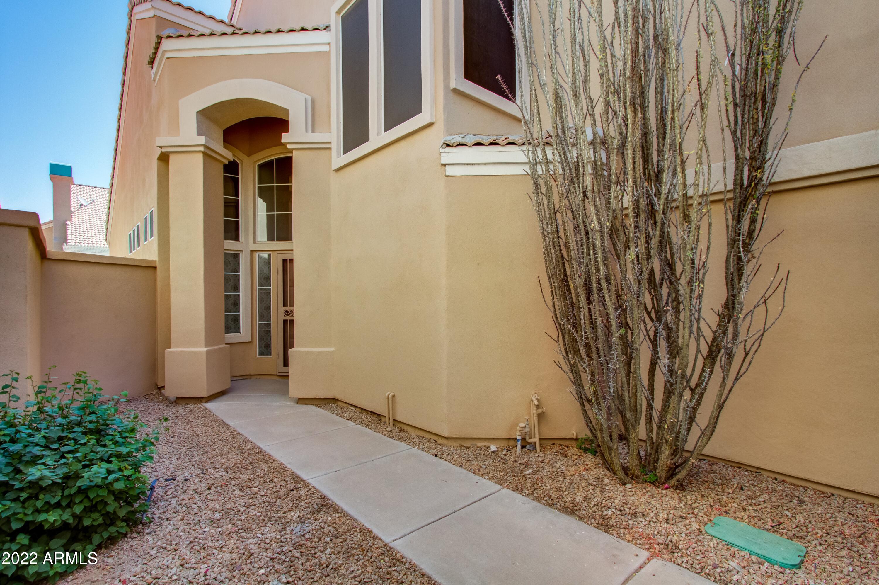 1146 East Frye Road Phoenix, AZ 85048 - Photo 2 of 18 002_Front Courtyard