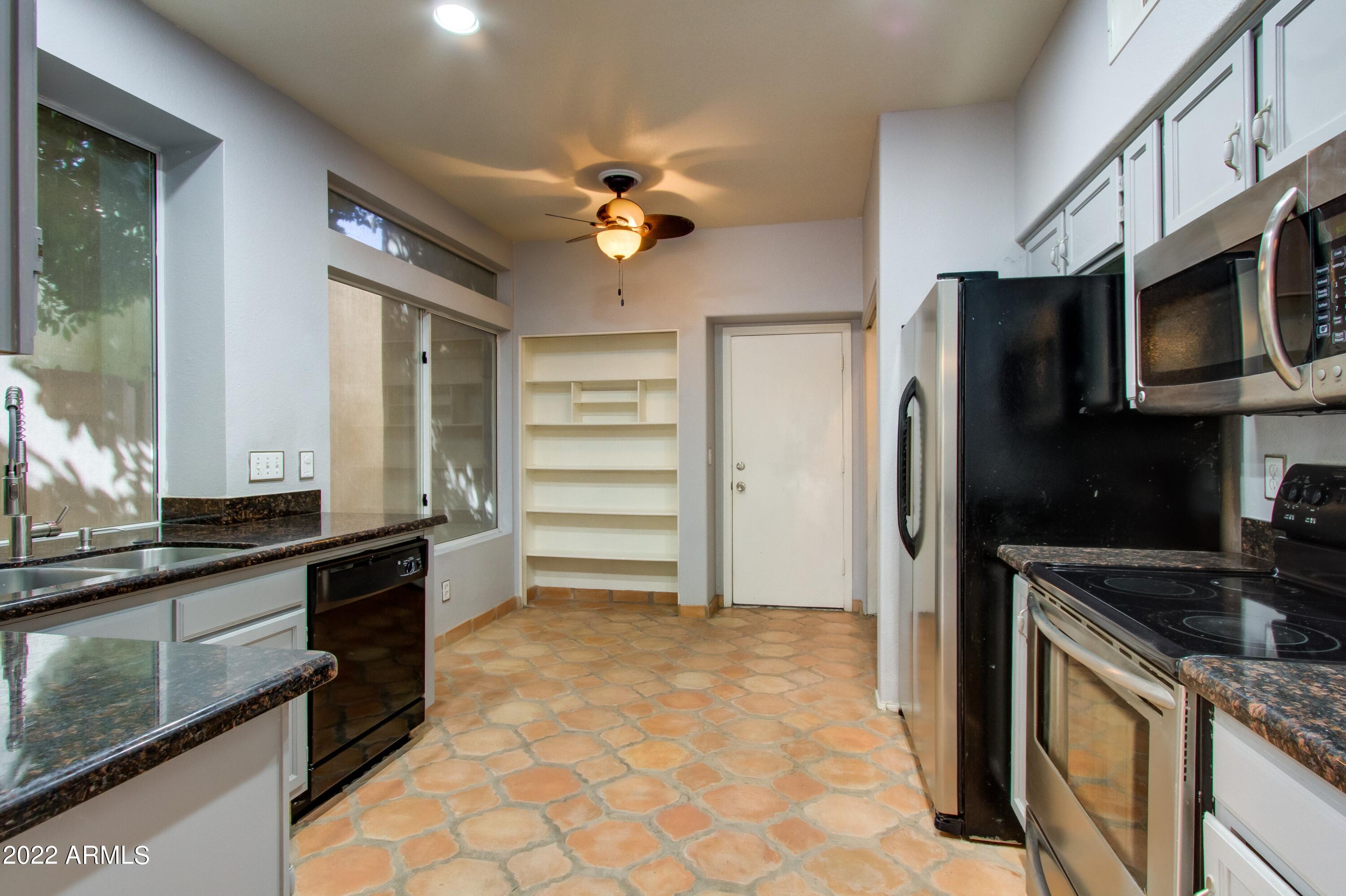 1146 East Frye Road Phoenix, AZ 85048 - Photo 7 of 18 007_Kitchen