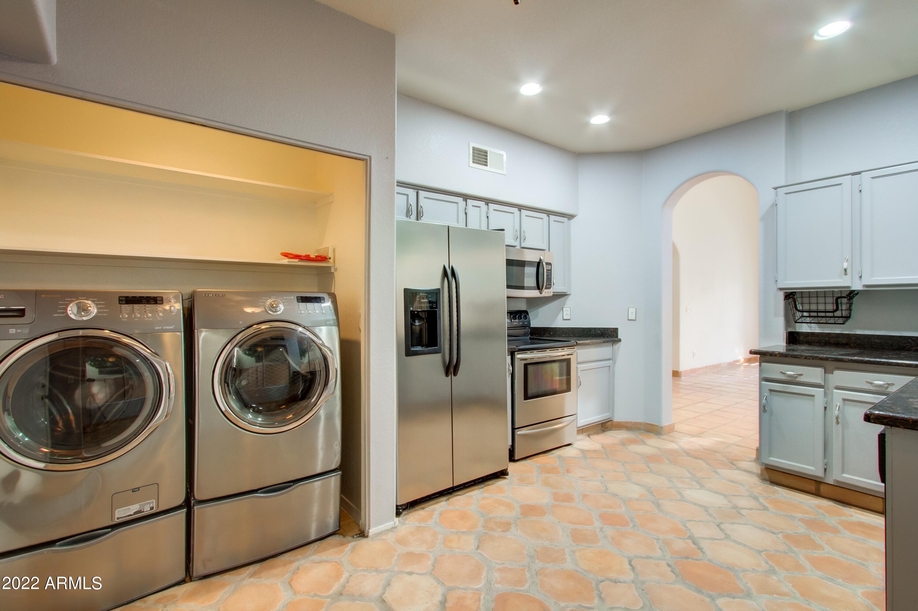 1146 East Frye Road Phoenix, AZ 85048 - Photo 8 of 18 009_Kitchen and Utility Closet