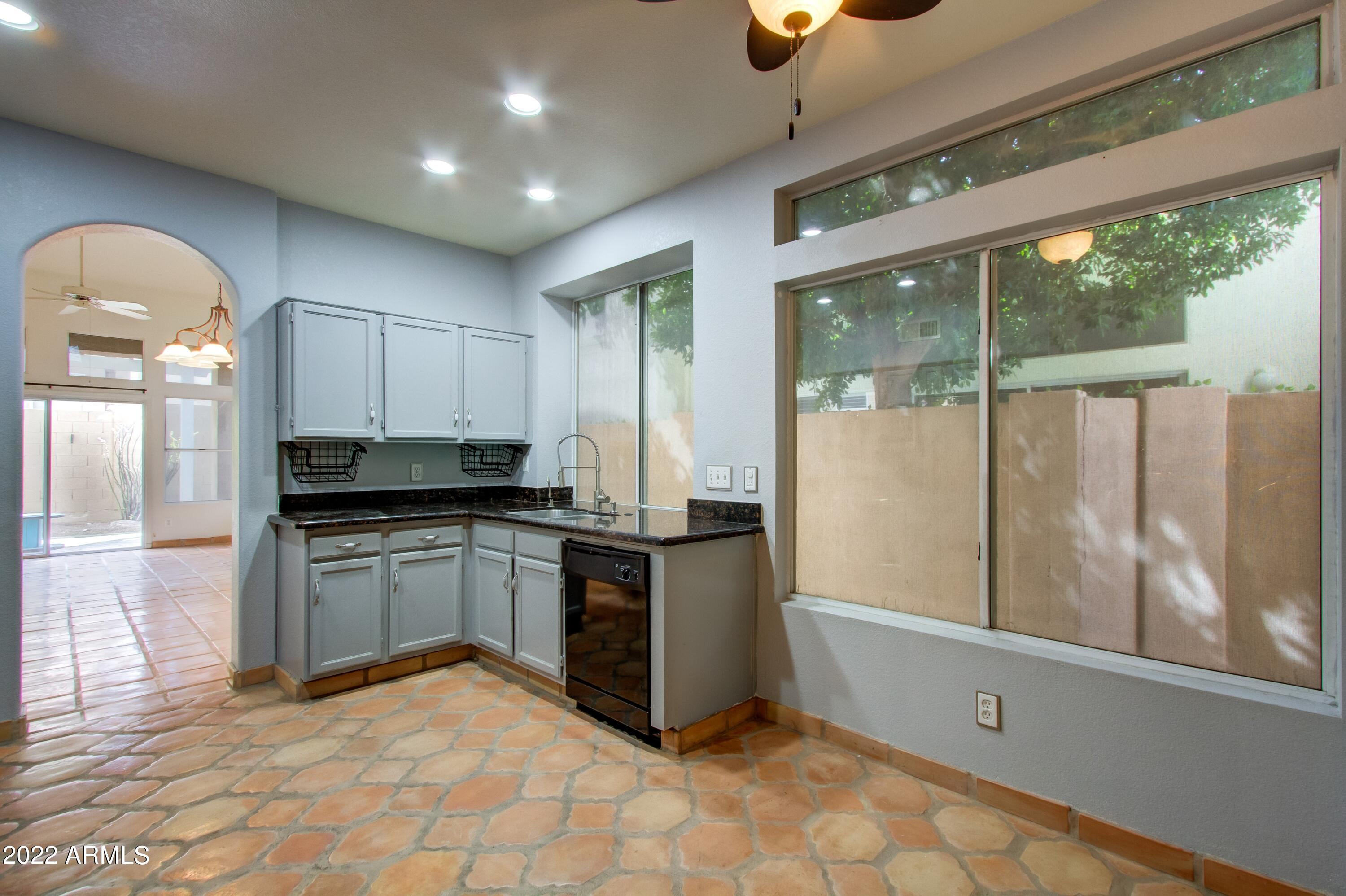 1146 East Frye Road Phoenix, AZ 85048 - Photo 9 of 18 008_Kitchen