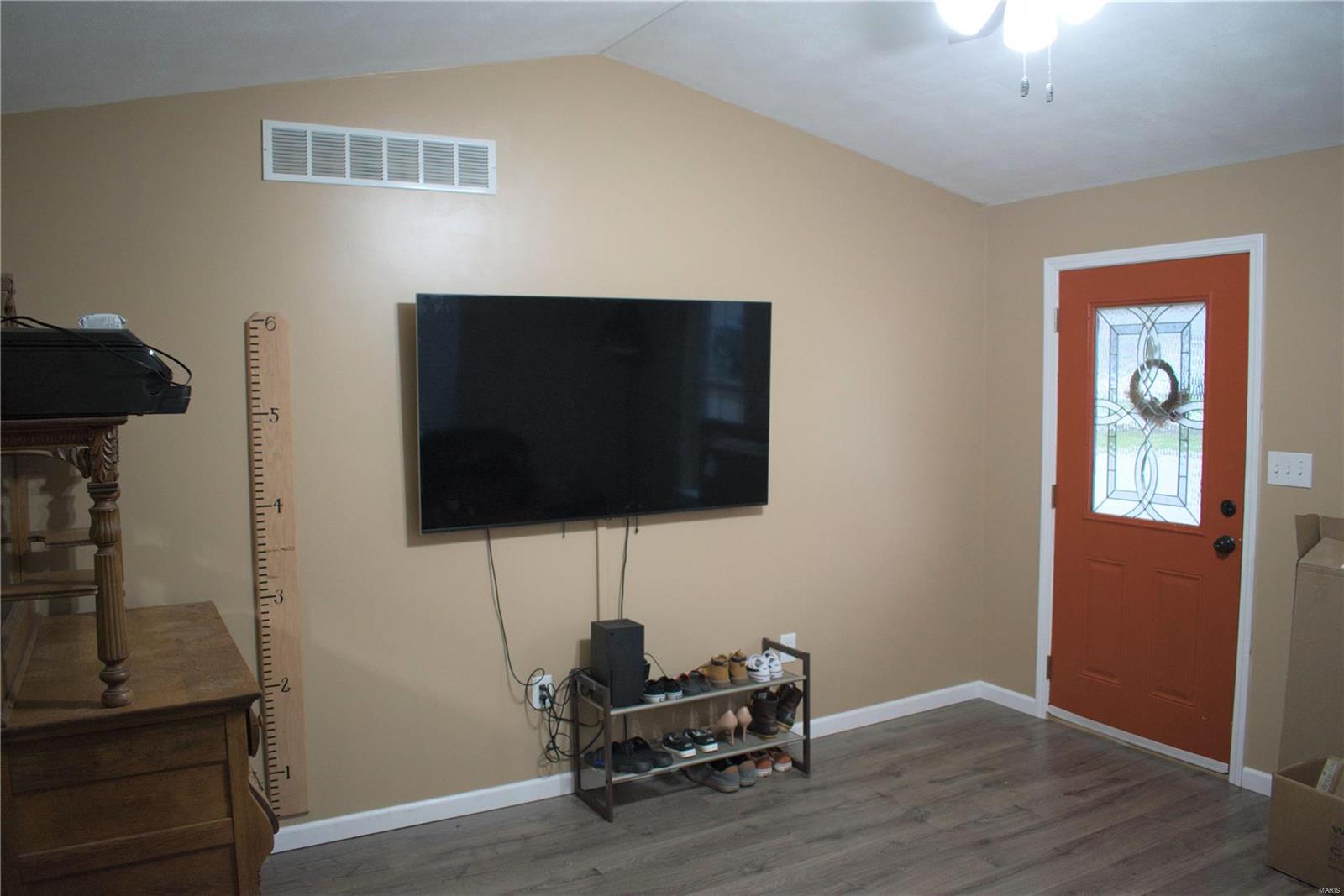 328 South Main Street Waterloo, IL 62298 - Photo 5 of 36