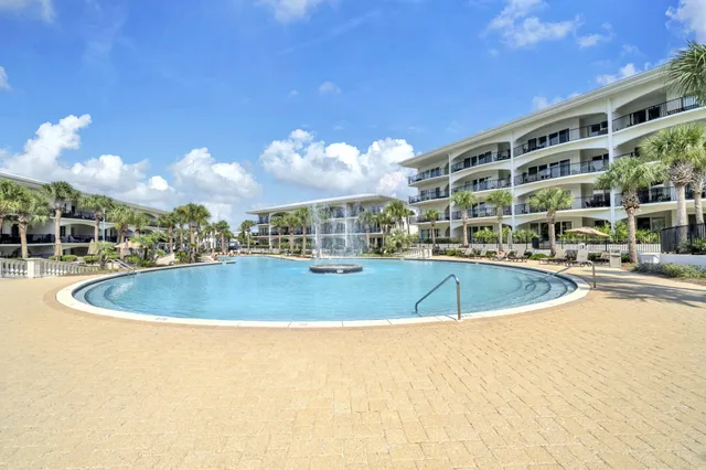 a view of a water fountain in front of building