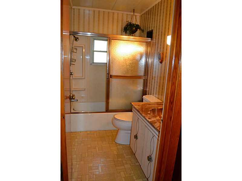 2527 Ridge Road Natrona Heights, PA 15065 - Photo 6 of 13 Full Bath.