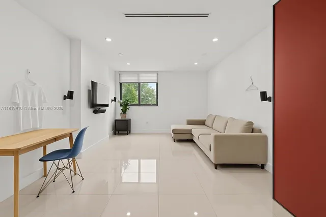 $575,000 | 2715 Tigertail Avenue, Unit 102, Miami, FL 33133