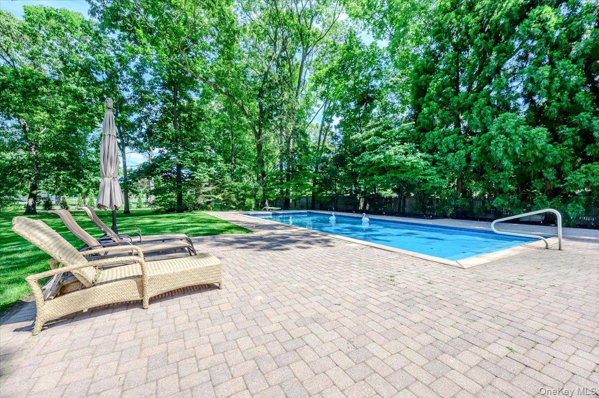 33 Meadowfarm Road East Islip, NY 11730 - Photo 33 of 41