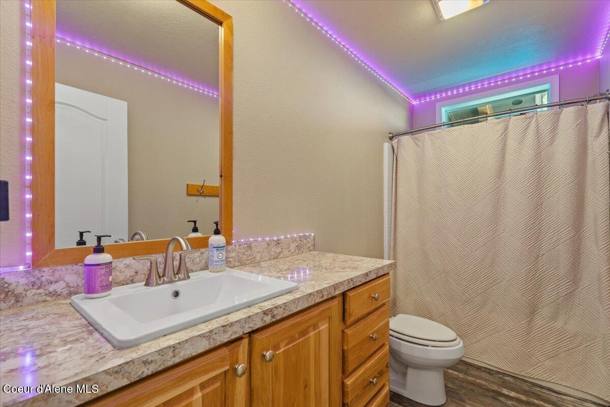 594 Hidden Valley Road Sandpoint, ID 83864 - Photo 36 of 44 085-Guest house full bath