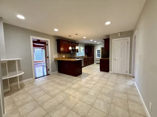 $4,600 | 3 Alaska Avenue, Unit 1, Bedford, MA 01730