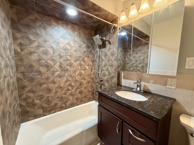 $4,600 | 3 Alaska Avenue, Unit 1, Bedford, MA 01730