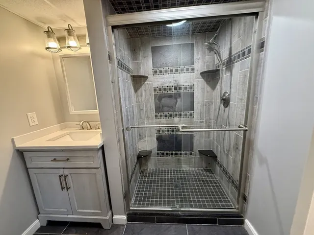 $4,600 | 3 Alaska Avenue, Unit 1, Bedford, MA 01730