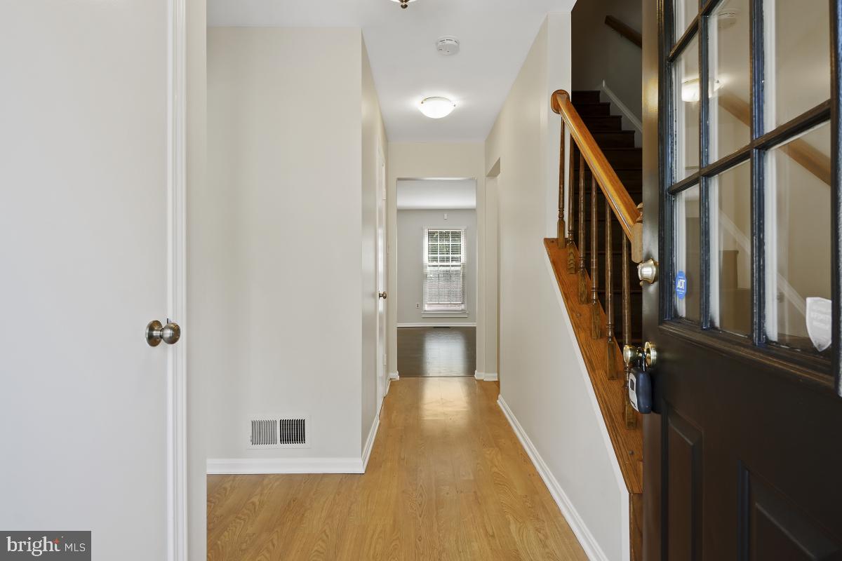 15025 Travert Way Silver Spring, MD 20906 - Photo 3 of 30