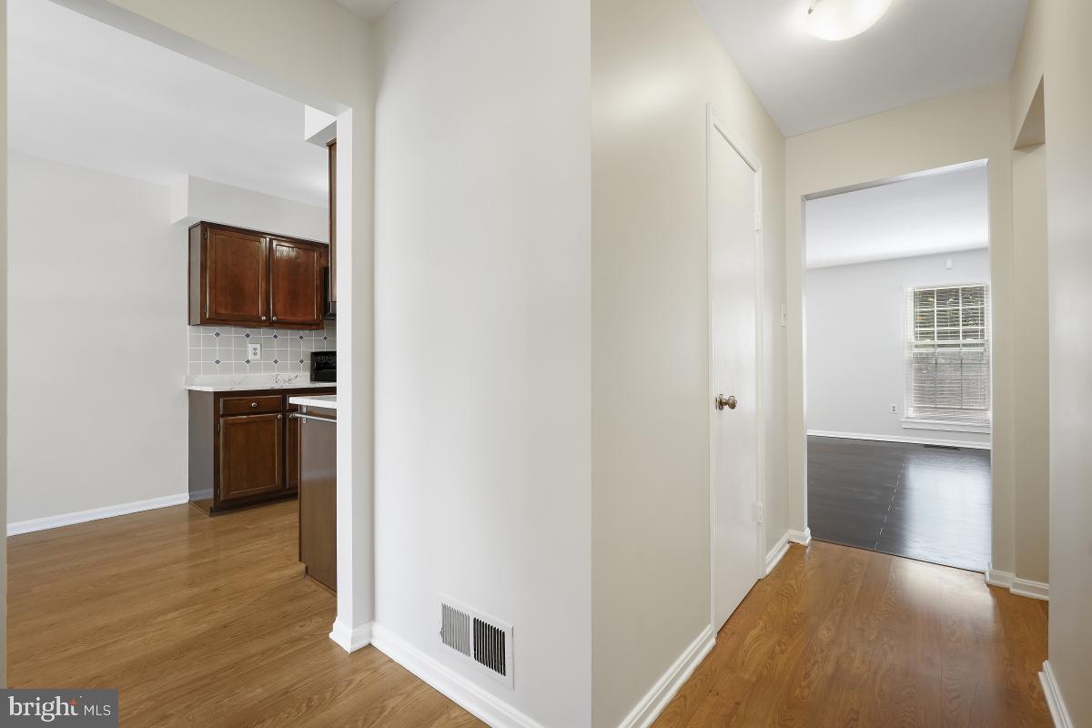 15025 Travert Way Silver Spring, MD 20906 - Photo 4 of 30