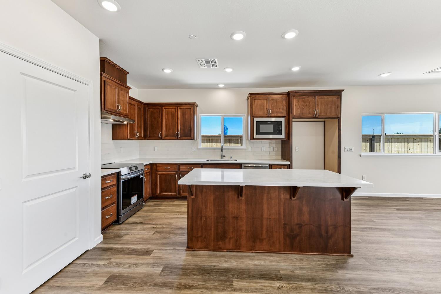 945 Norman Road Galt, CA 95632 - Photo 3 of 9