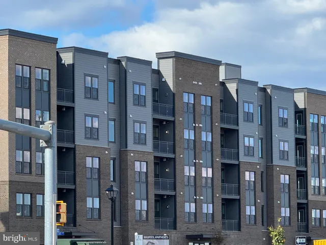 $2,700 | 21731 Dovekie Terrace, Unit 408, Ashburn, VA 20147