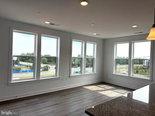 $2,700 | 21731 Dovekie Terrace, Unit 408, Ashburn, VA 20147