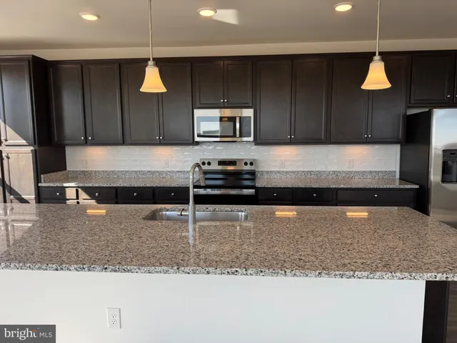 $2,700 | 21731 Dovekie Terrace, Unit 408, Ashburn, VA 20147