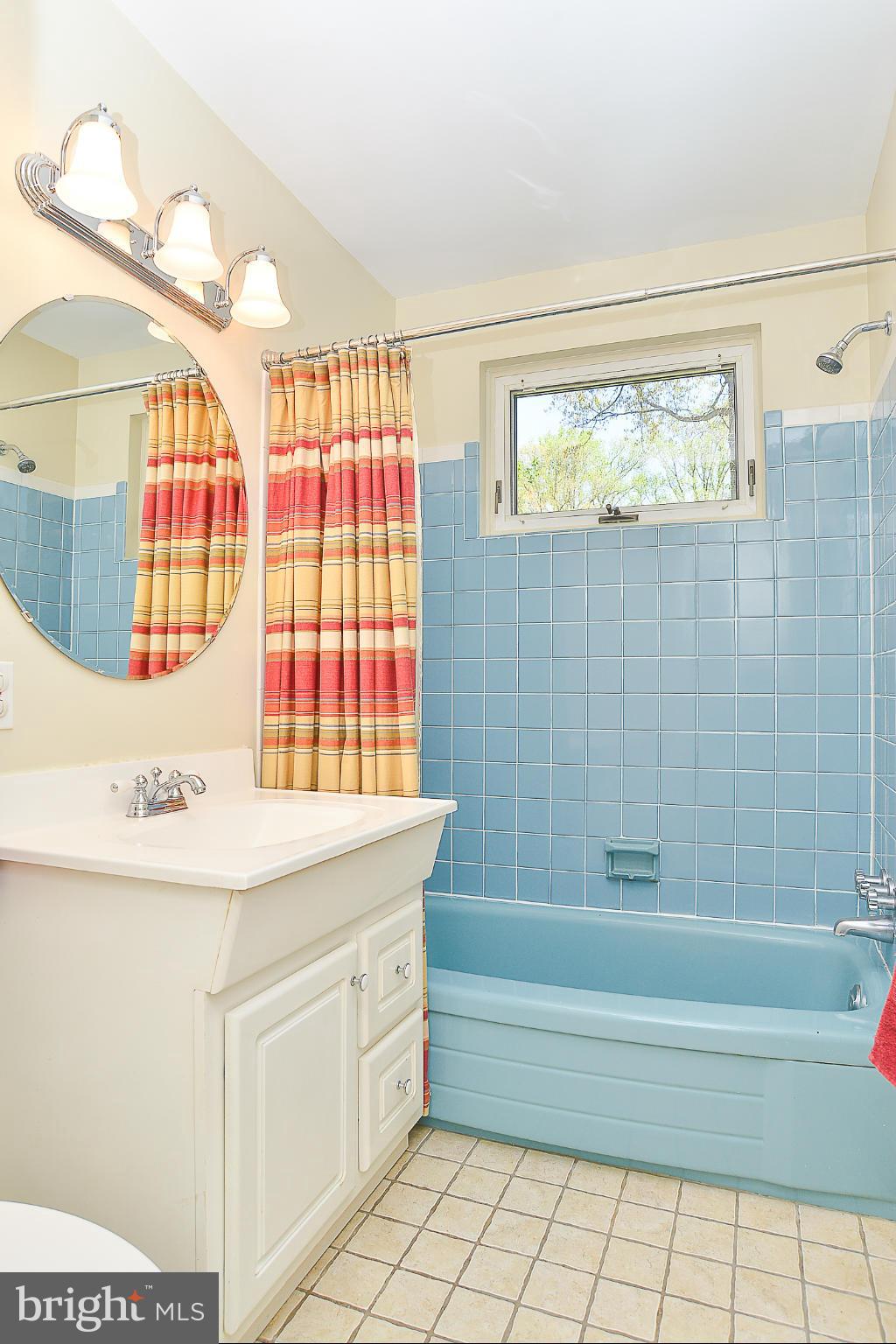 8718 Clydesdale Road Springfield, VA 22151 - Photo 14 of 30 Bath