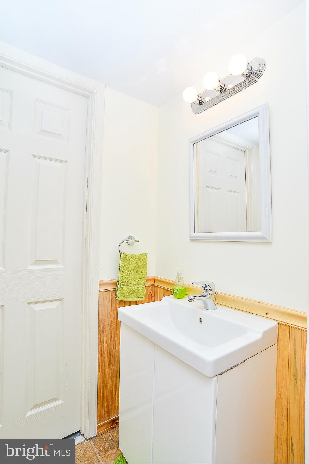 8718 Clydesdale Road Springfield, VA 22151 - Photo 25 of 30 Powder room