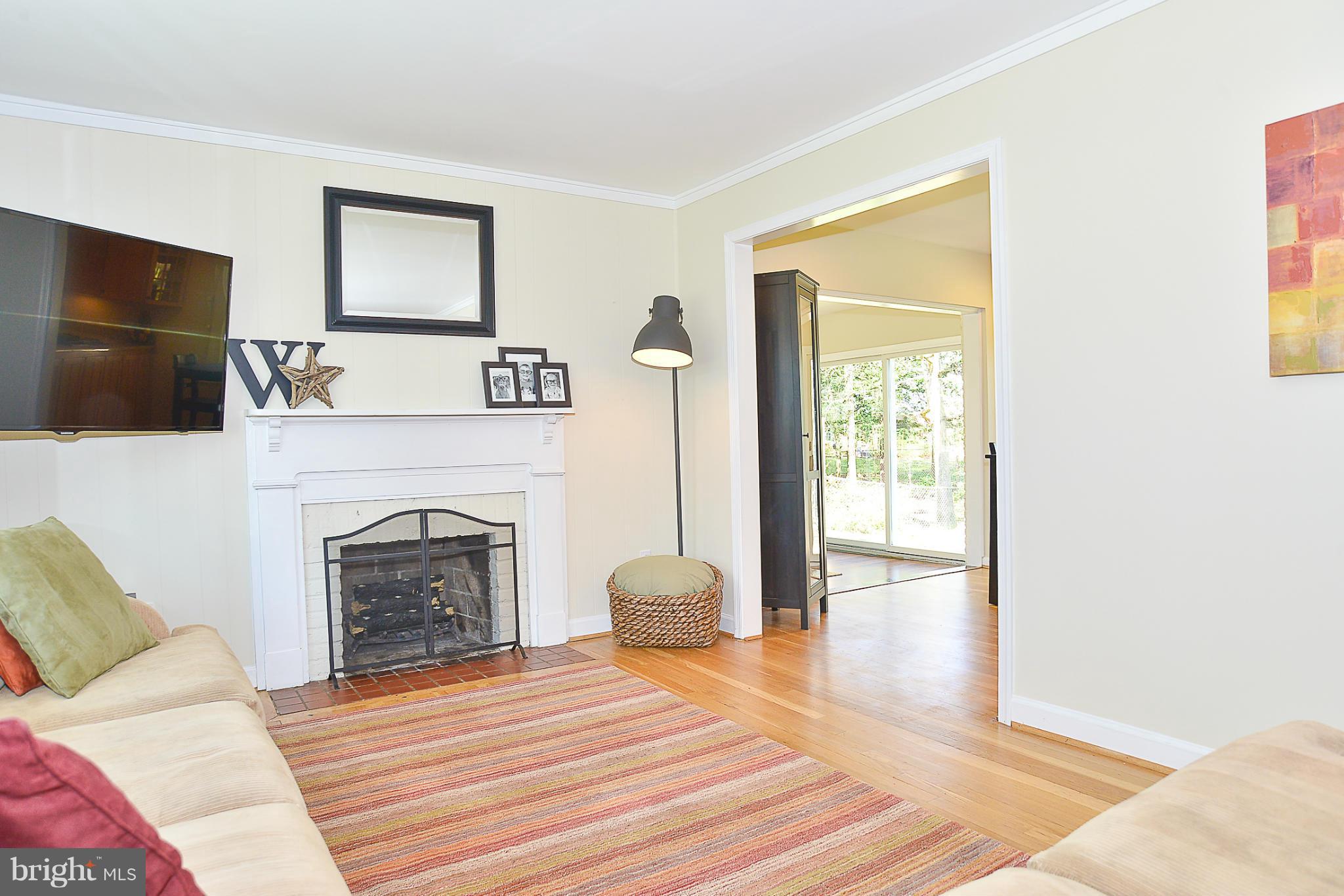 8718 Clydesdale Road Springfield, VA 22151 - Photo 4 of 30 Living Room