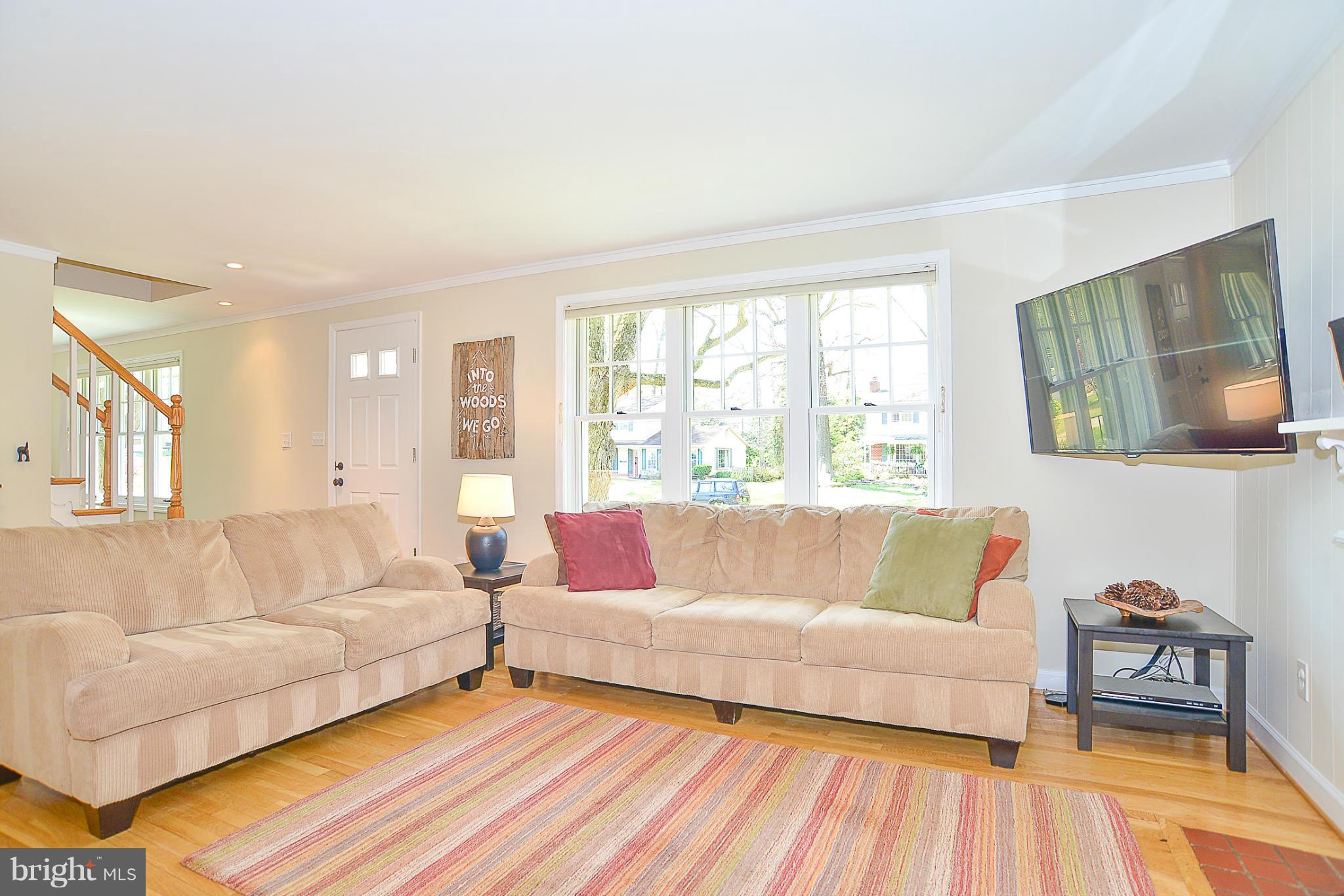 8718 Clydesdale Road Springfield, VA 22151 - Photo 5 of 30 Living Room
