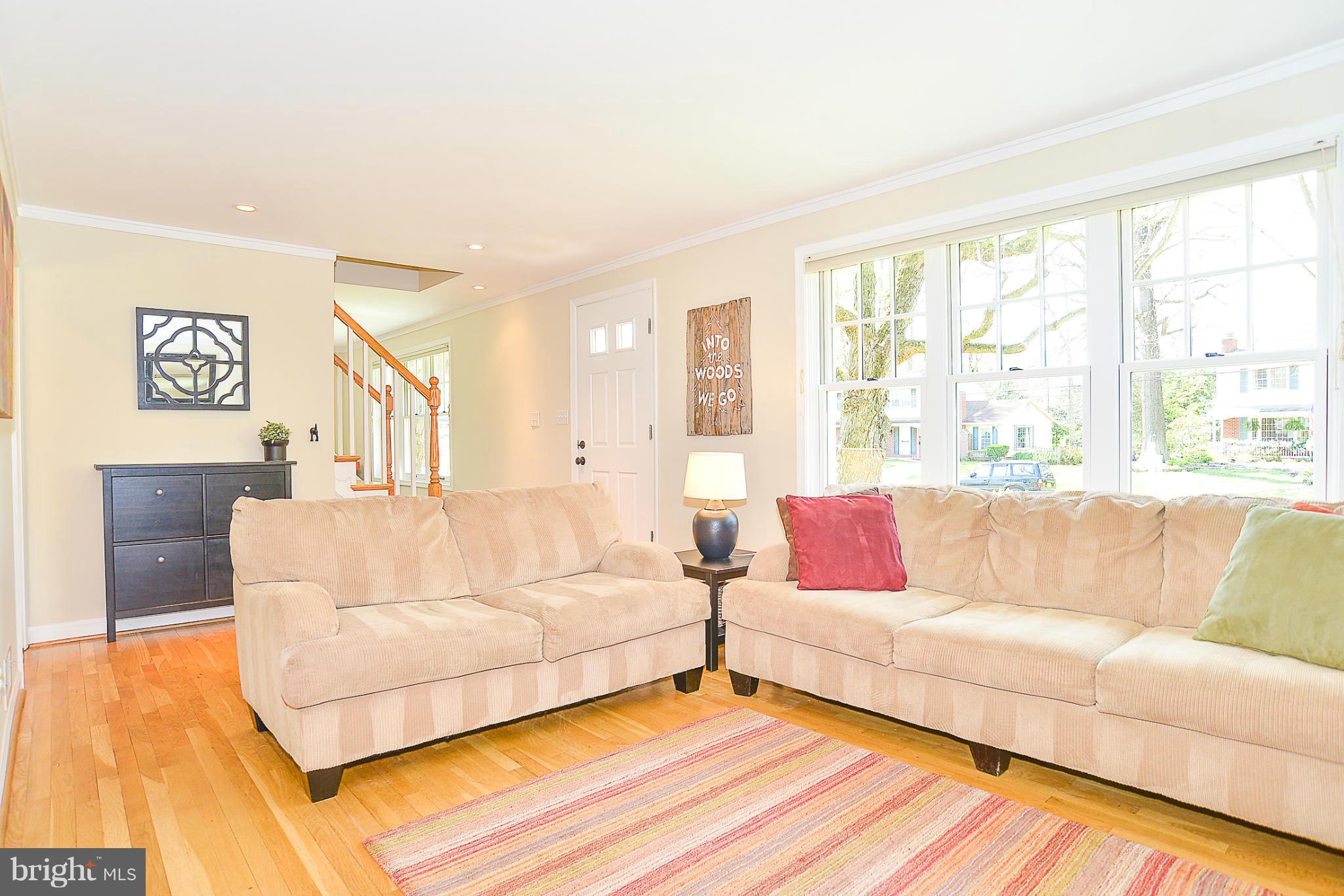 8718 Clydesdale Road Springfield, VA 22151 - Photo 6 of 30 Living Room