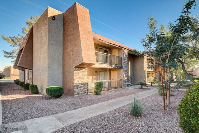 $1,400 | 5152 River Glen Drive, Unit 465, Las Vegas, NV 89103