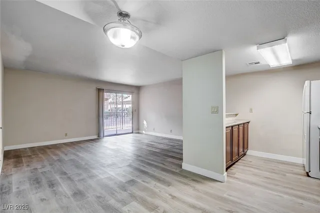 $1,400 | 5152 River Glen Drive, Unit 465, Las Vegas, NV 89103