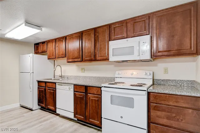 $1,400 | 5152 River Glen Drive, Unit 465, Las Vegas, NV 89103