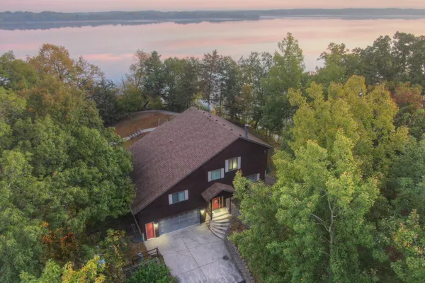 $989,900 | 74308 323rd Street, South Haven, MN 55382