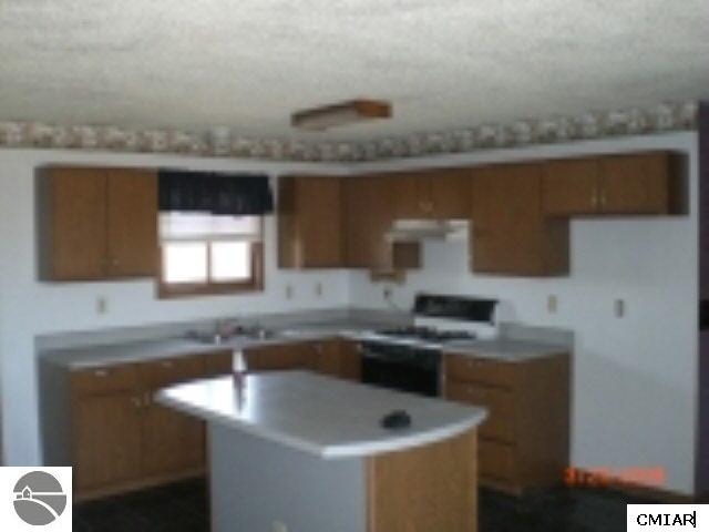72 East Millbrook Road Mount Pleasant, MI 48858 - Photo 3 of 6 1771089-2.JPG