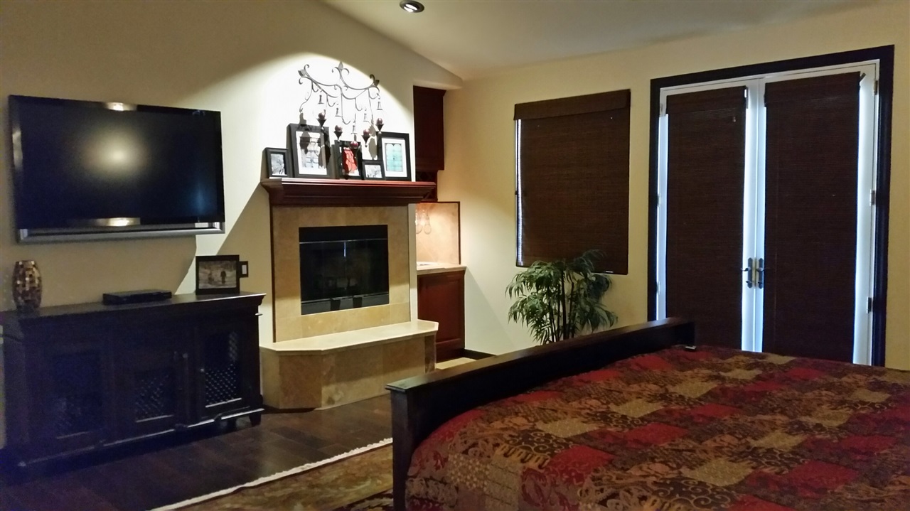 15473 Broad Oaks Road El Cajon, CA 92021 - Photo 13 of 25 Complete with fireplace and wet bar.