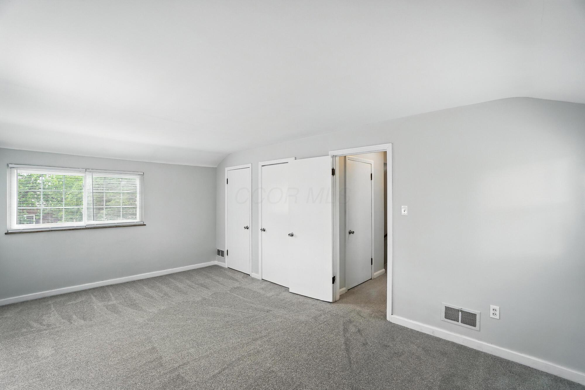 2079 Inchcliff Road Columbus, OH 43221 - Photo 21 of 36 022