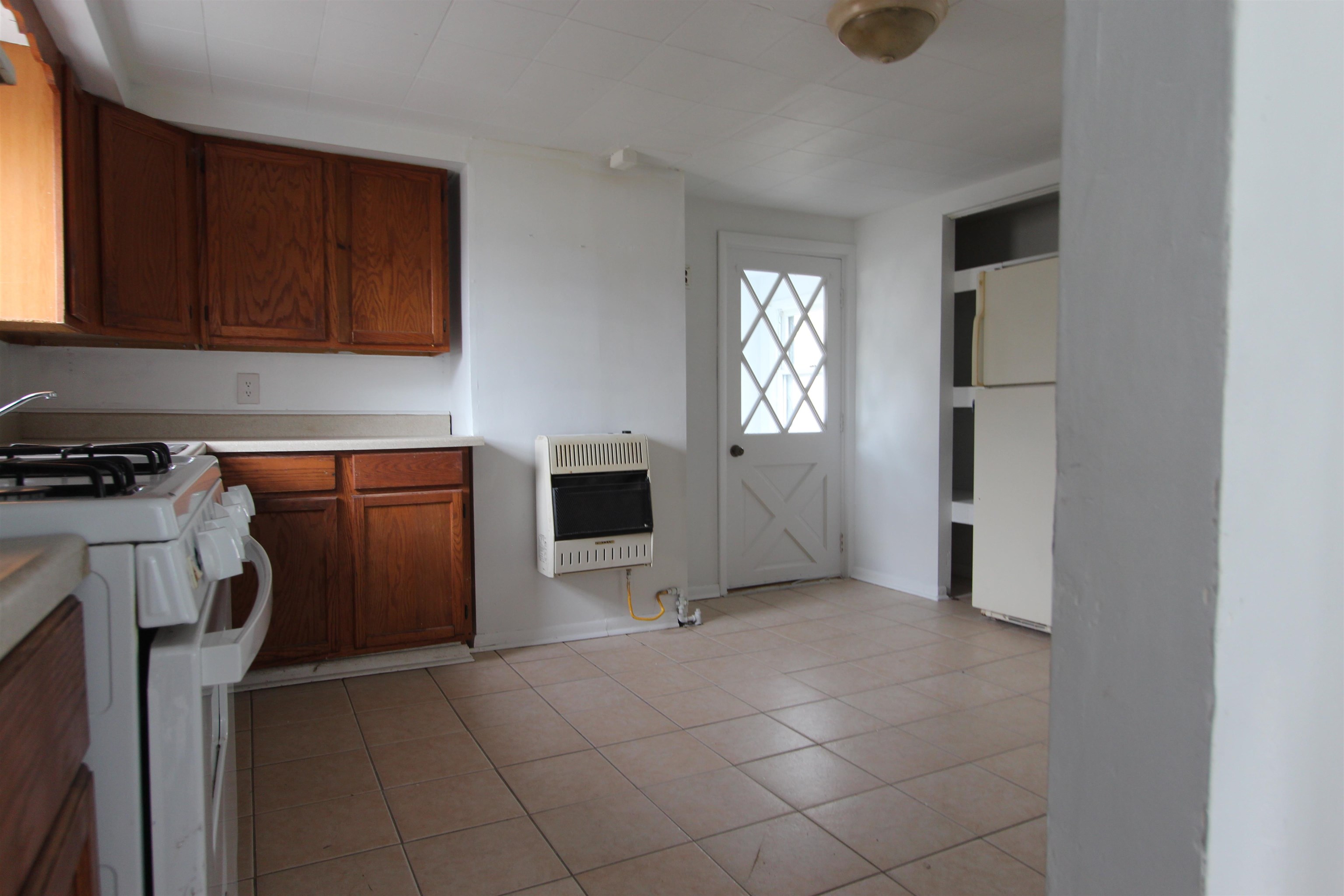 597 Seashore Road Erma, NJ 08204 - Photo 14 of 31 a view of a kitchen with electric appliances