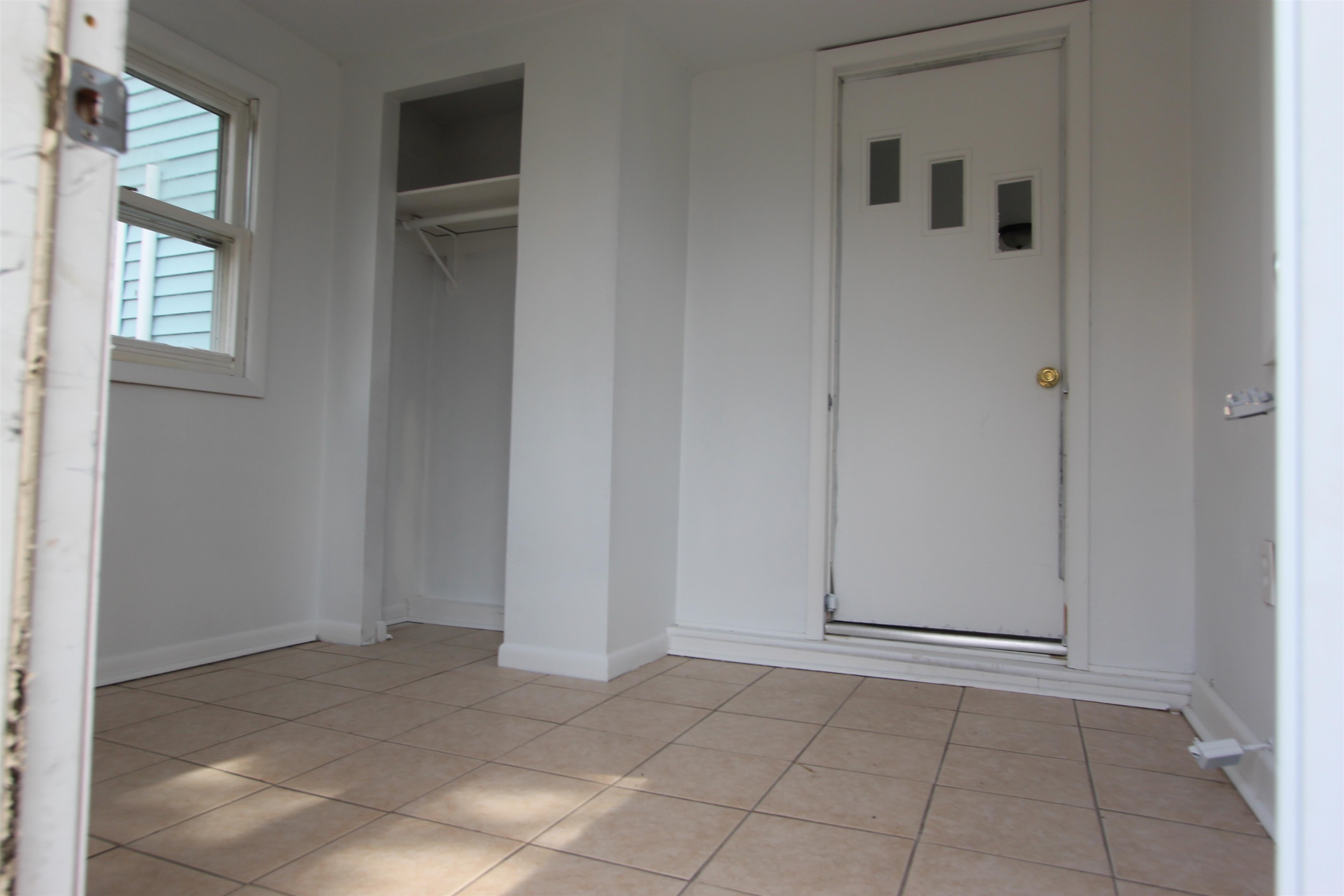 597 Seashore Road Erma, NJ 08204 - Photo 24 of 31 an empty room with windows and closet