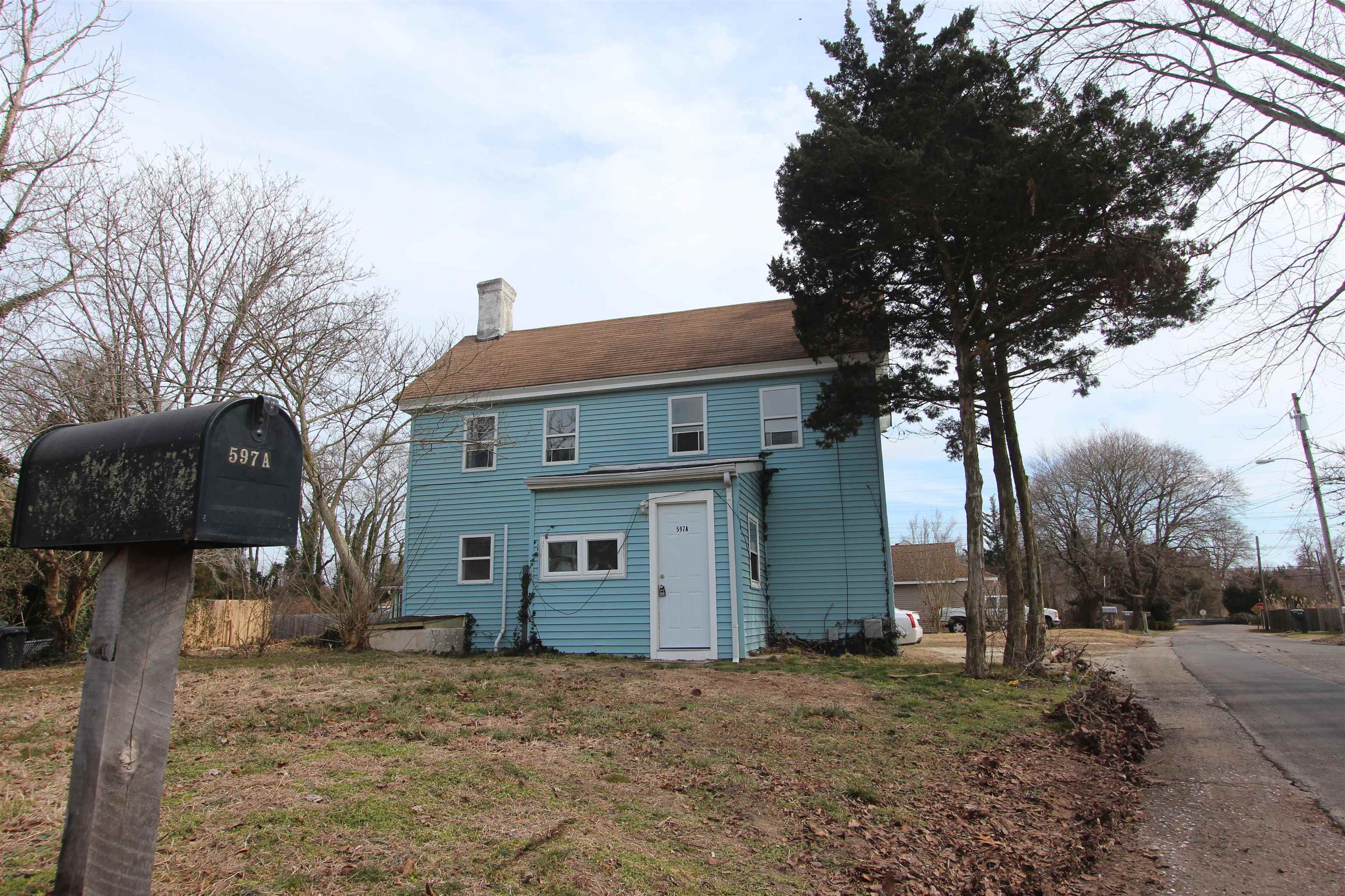 597 Seashore Road Erma, NJ 08204 - Photo 6 of 31 a front view of a house with a yard and garage