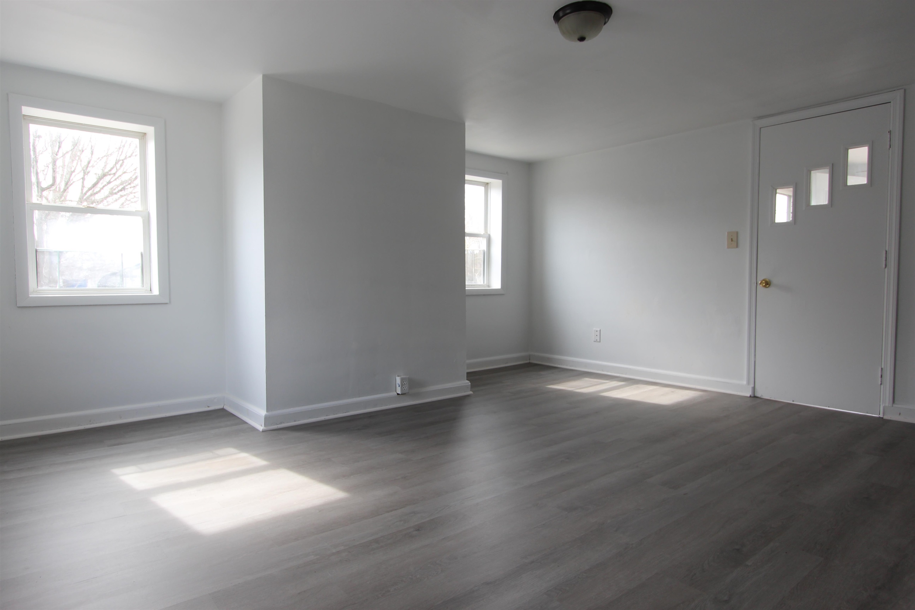 597 Seashore Road Erma, NJ 08204 - Photo 8 of 31 an empty room with wooden floor and windows