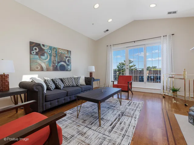 $449,900 | 608 Hinman Avenue, Unit 4S, Evanston, IL 60202