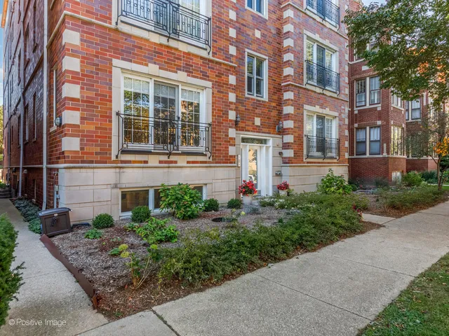 $449,900 | 608 Hinman Avenue, Unit 4S, Evanston, IL 60202