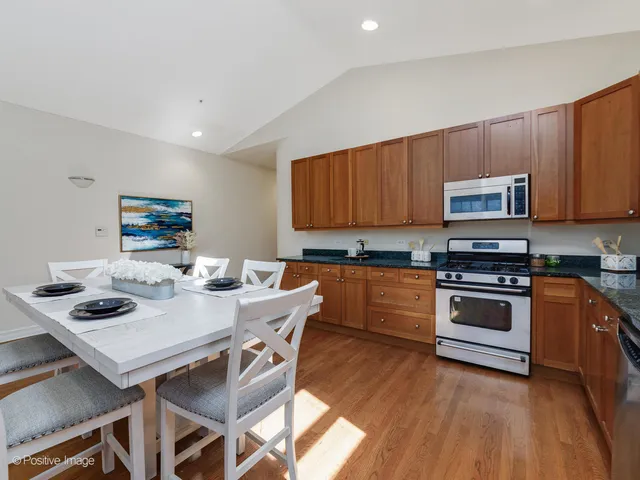 $449,900 | 608 Hinman Avenue, Unit 4S, Evanston, IL 60202