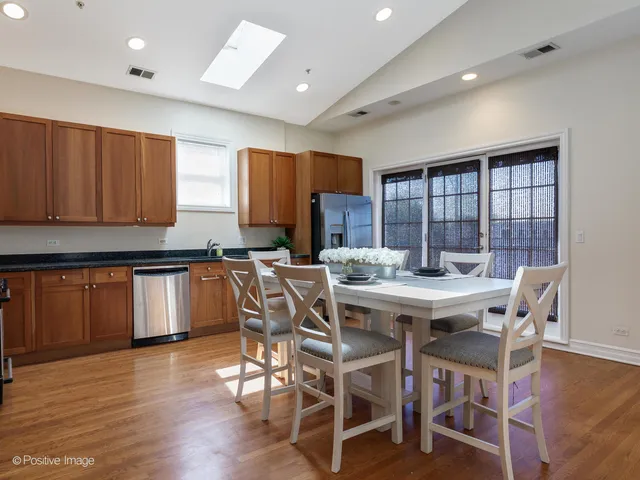 $449,900 | 608 Hinman Avenue, Unit 4S, Evanston, IL 60202