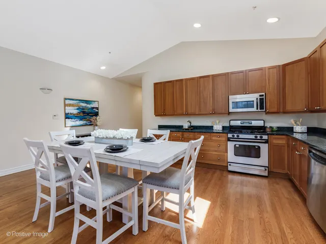 $449,900 | 608 Hinman Avenue, Unit 4S, Evanston, IL 60202