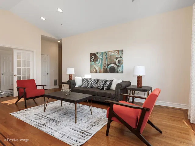 $449,900 | 608 Hinman Avenue, Unit 4S, Evanston, IL 60202
