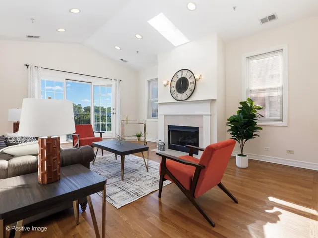 $449,900 | 608 Hinman Avenue, Unit 4S, Evanston, IL 60202