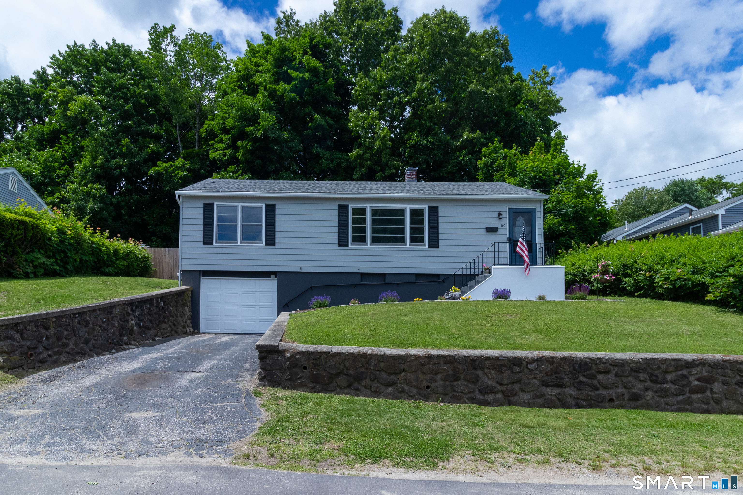 69 Spring Garden Avenue Waterbury, CT 06708 - Photo 1 of 33