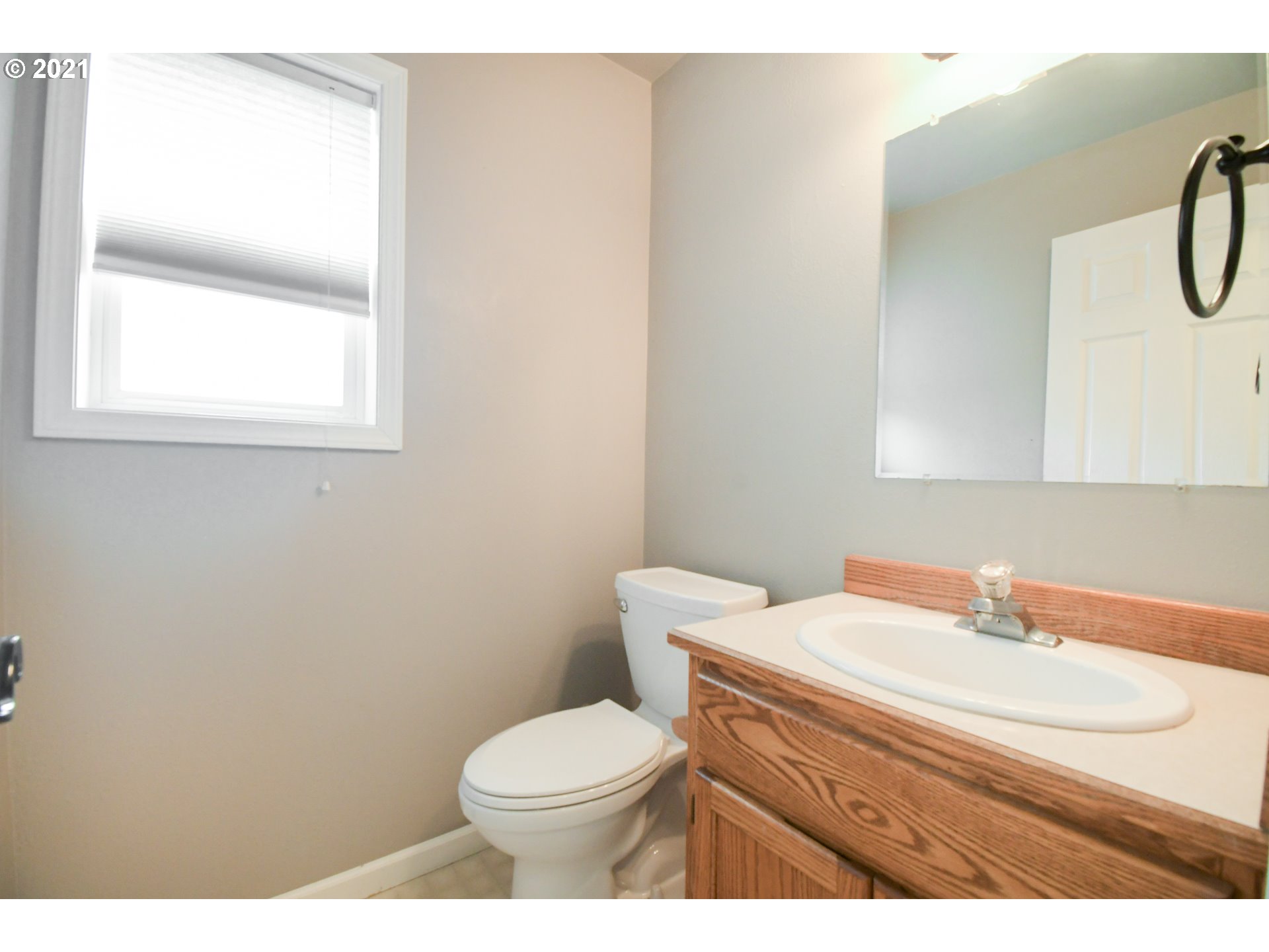 242 73rd Place Springfield, OR 97478 - Photo 14 of 32