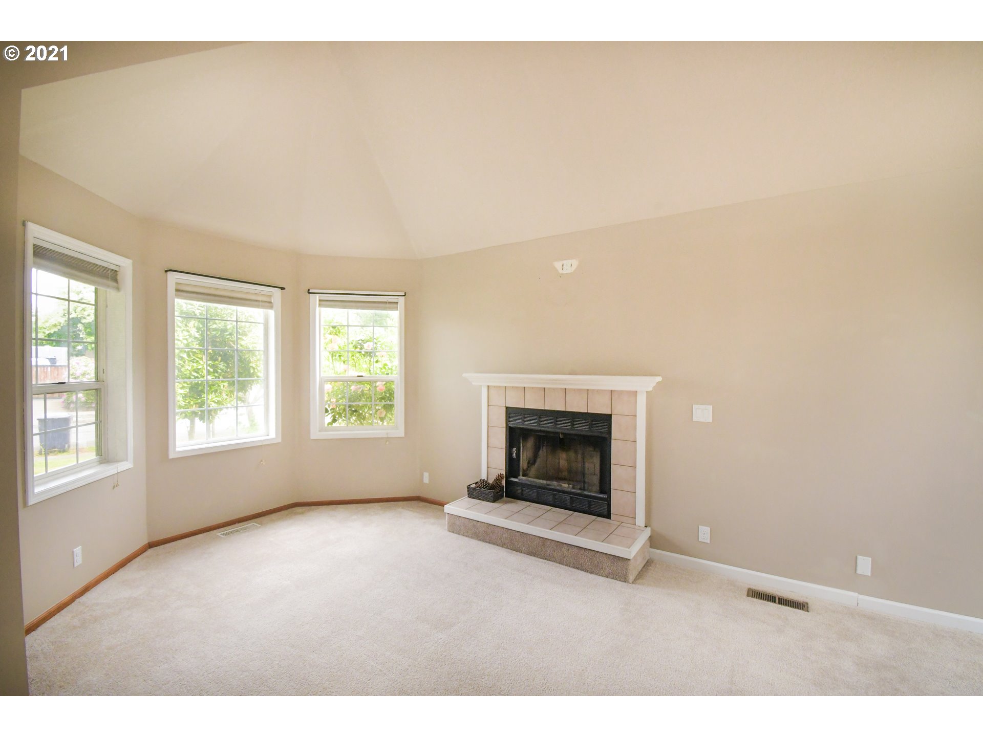 242 73rd Place Springfield, OR 97478 - Photo 3 of 32