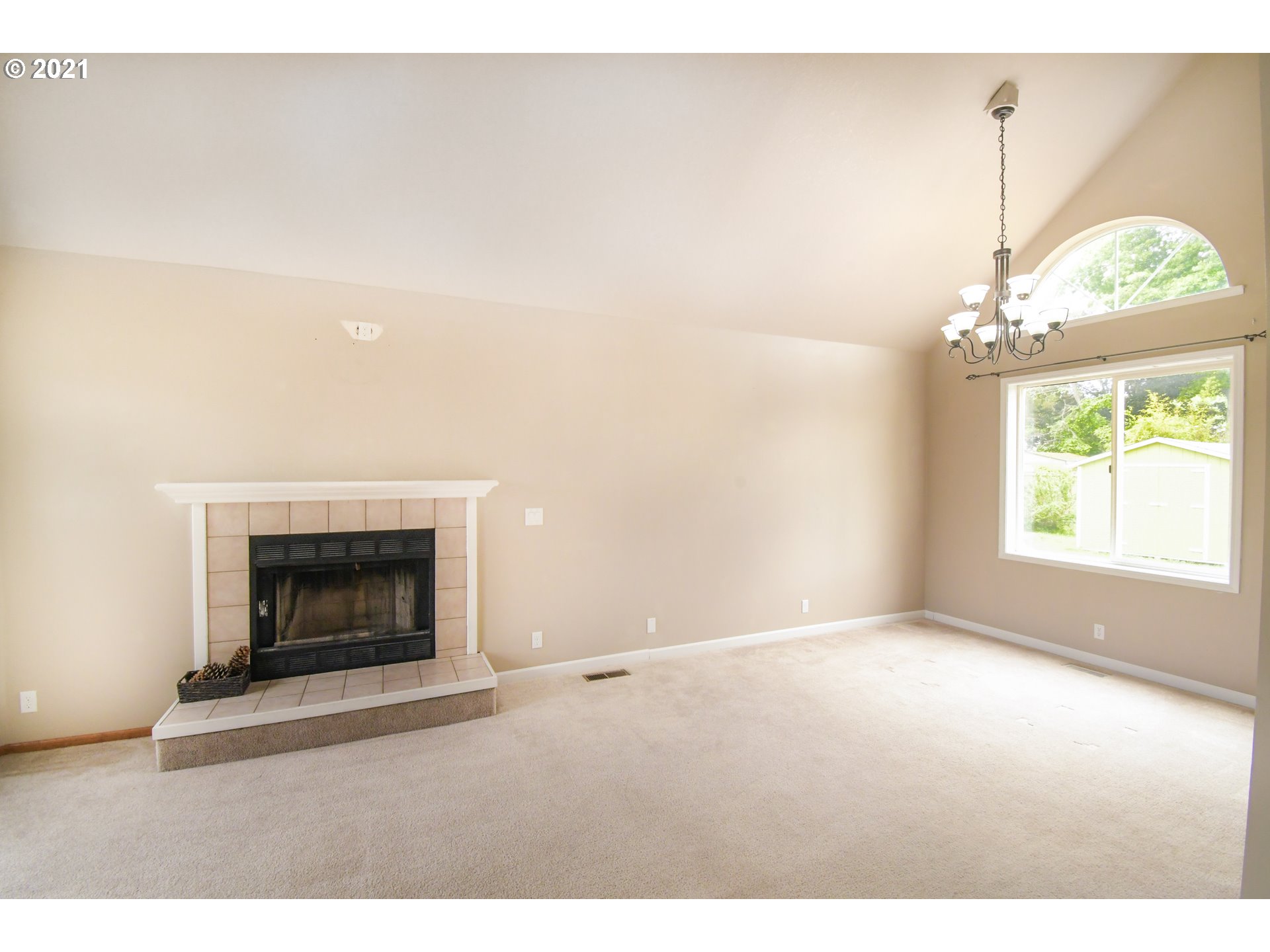 242 73rd Place Springfield, OR 97478 - Photo 4 of 32