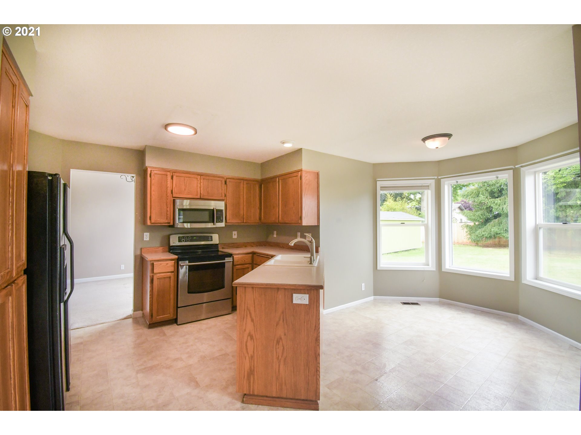 242 73rd Place Springfield, OR 97478 - Photo 9 of 32